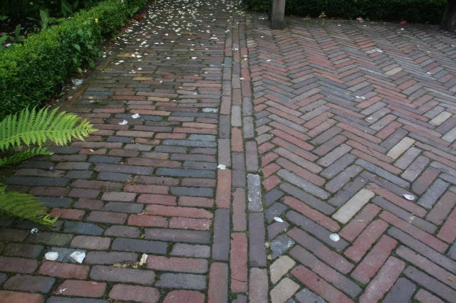 Verwerking gebakken bestrating